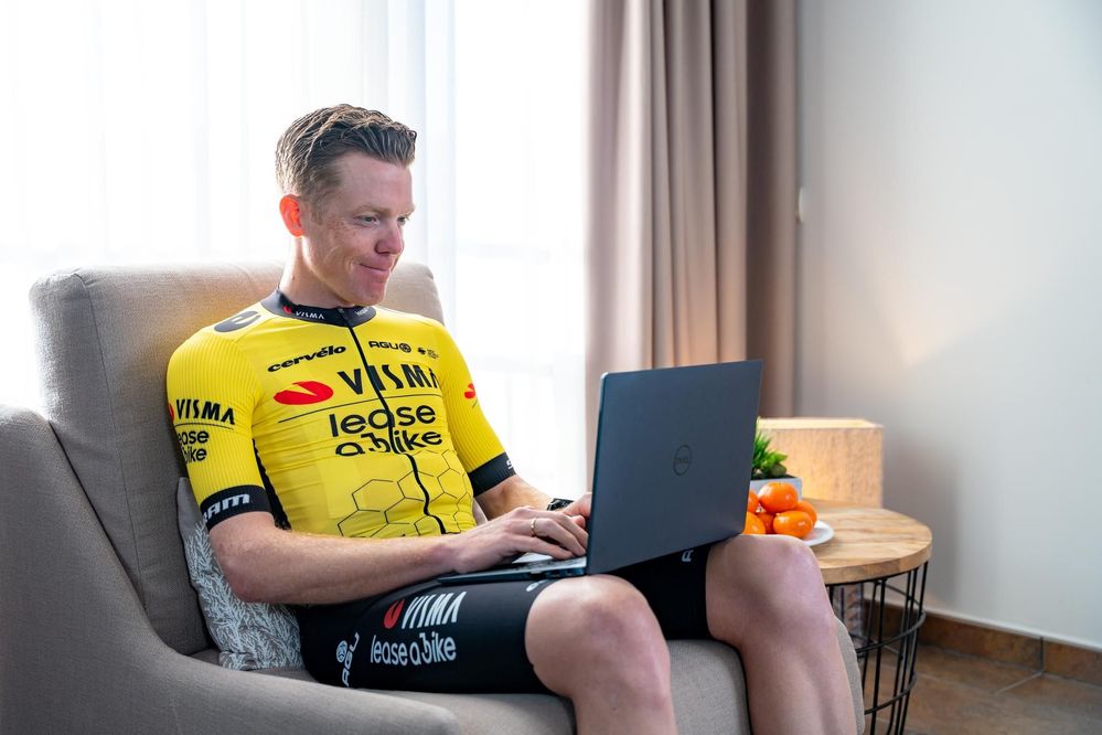 Laptop and mobile-05595.jpg