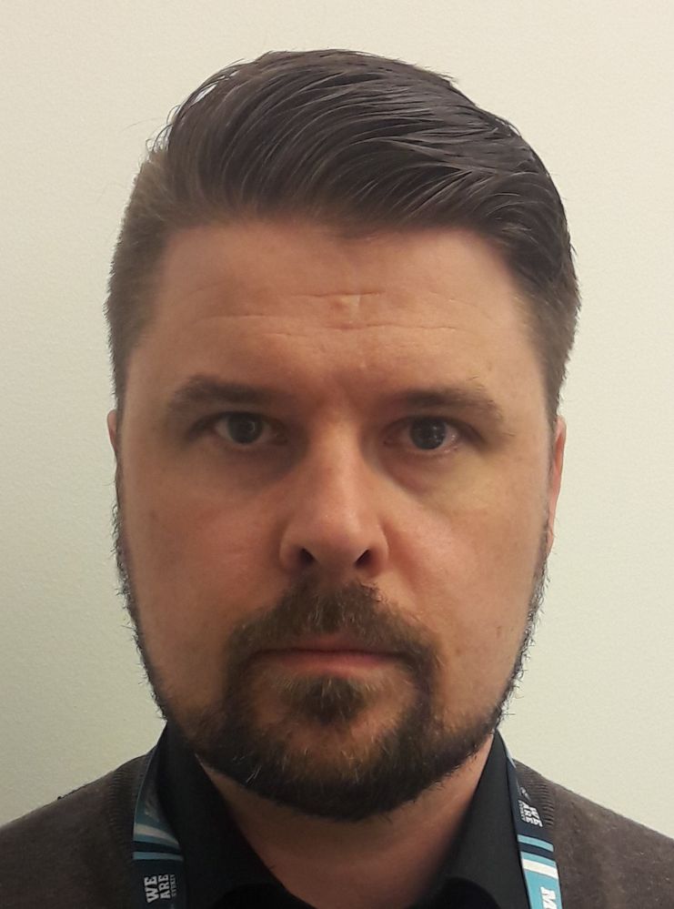 ID-card photo - small.jpg