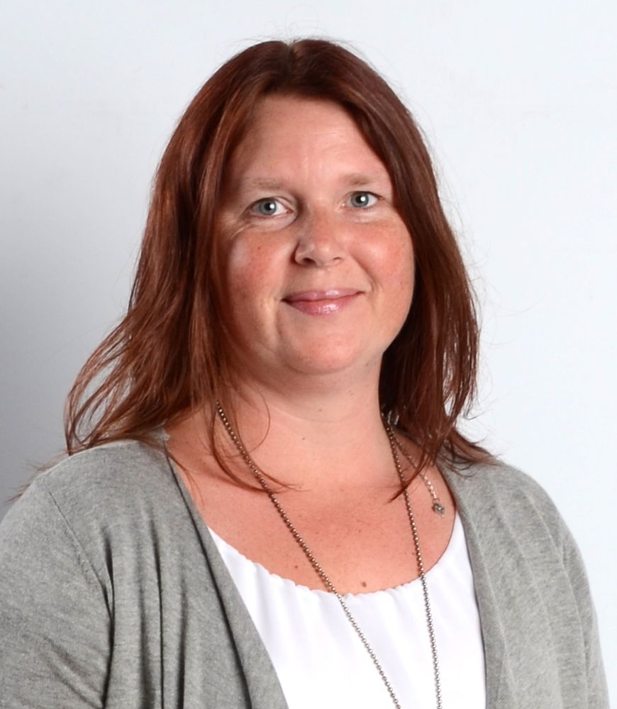 Cecilia Hjelm_m vit platta.jpg