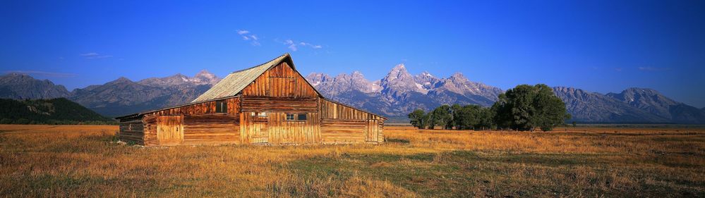 WallpaperFusion-barn-in-the-valley-851x315.jpg